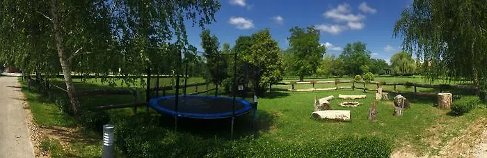 Mohácsi Wellness és Lovasklub Maison d'hôtes Mohács